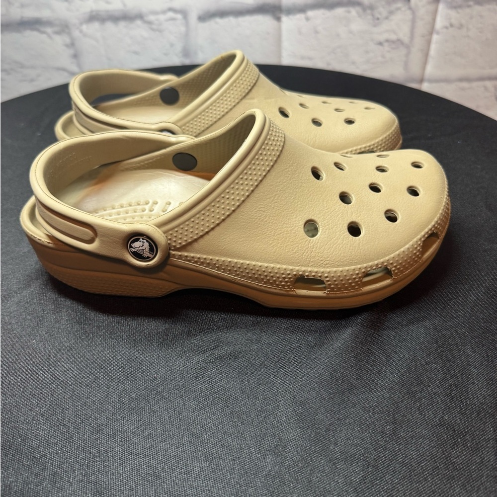 Crocs Beige Sandals with Cushioned Sole - Picture 3 of 6